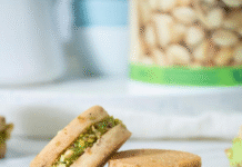 Alfajores de pistacho con relleno cremoso Alfajor de pistacho