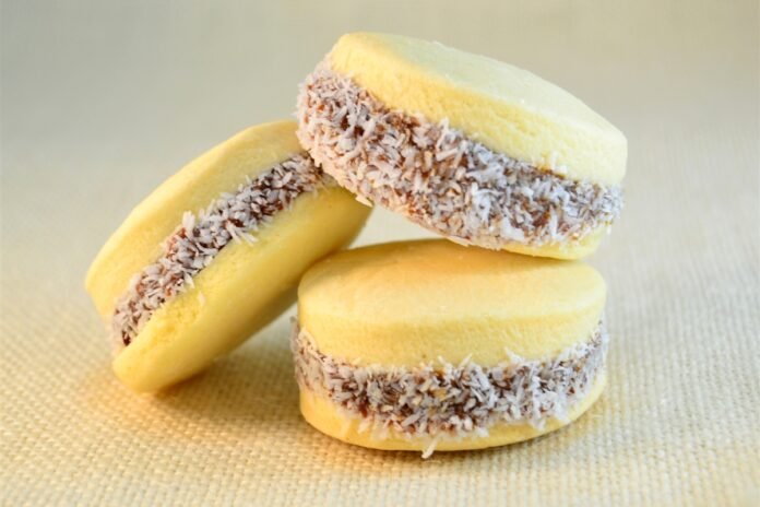 Alfajores de maicena saborizados con canela y clavo
