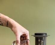 AeroPress vs Espresso: Ventajas y Desventajas de Cada Método aeropress y espresso