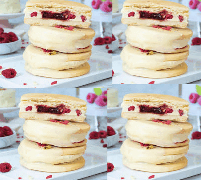 alfajor blanco con frutos rojos