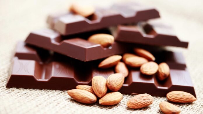 chocolate-amargo-y-almendras.jpg
