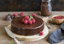 Chocolate semiamargo y frutos rojos chocolate y frutos rojos