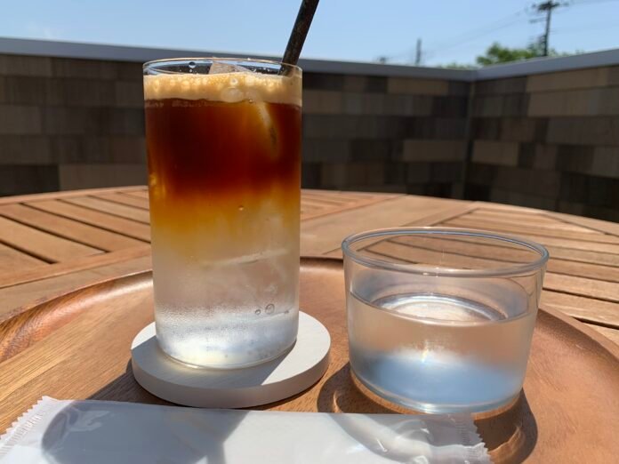 Coffee Tonic con tónica saborizada y café de origen