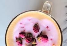 Dirty Rose Latte: un café sucio con aroma a flores Dirty Rose Latte