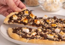 Pizzetas dulces con chocolate, frutos secos y romero Pizzetas dulces con chocolate