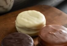 Los 10 Alfajores Más Vendidos en los Kioscos Argentinos en 2026 alfajor blanco negro y de leche